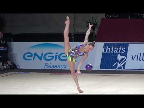 Patricia BEZZOUBENKO (CAN) ball - 2016 Thiais AA