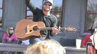 Luke Bryan &quot;Good Directions&quot;