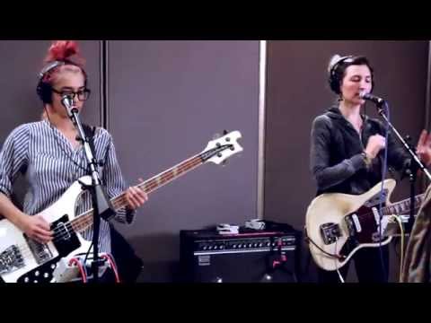 Warpaint perform Disco//Very (Live on Sound Opinions)