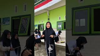 Download lagu Biar keliatan anak santri yang suka kebersihan #ppalfurqonpaceh #alfurqonpaceh #santrikeren #santri mp3