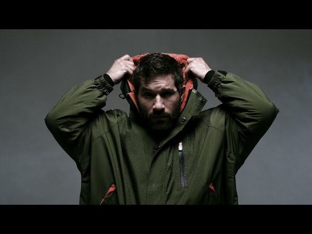 Vídeo relacionado con Red Original EVO PRO - Bata unisex impermeable para cambiar en seco, extra cálida y ligera, material 100% reciclado, certificado B Corp, crea calidad desde 2008, Almirante Azul, L
