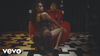 Cadeira Lyrics English Translation