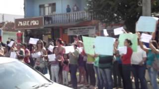 preview picture of video 'Protesto em frete a Prefeitura de Reserva por melhor segurança nas escolas'