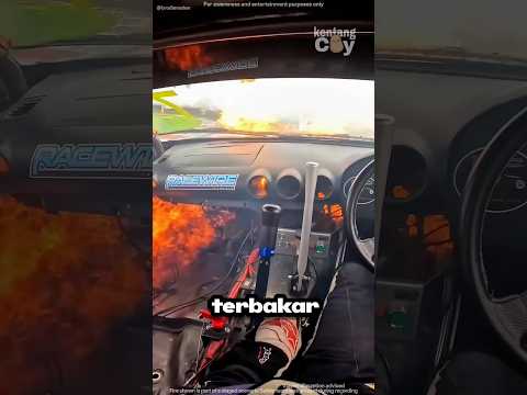 Mobil Drift Ini Terbakar Saat Sedang Balapan 😳