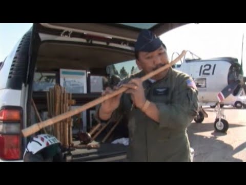 Nom Pov Xyooj _ Die Mutter der Jungen