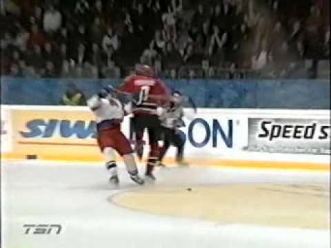 Phaneuf levels Olesz