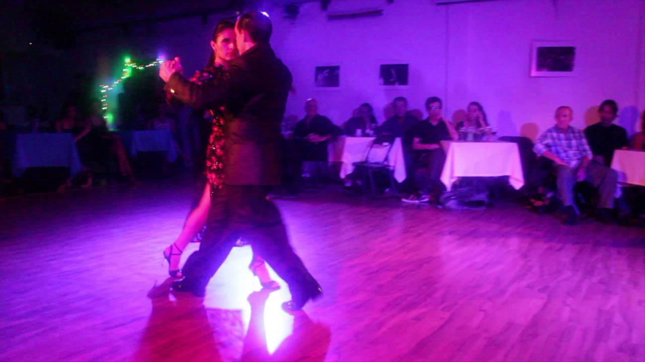 Dos Orillas Práctica de Tango, bailan Betsabet Flores y Jonathan Spitel (3/4)