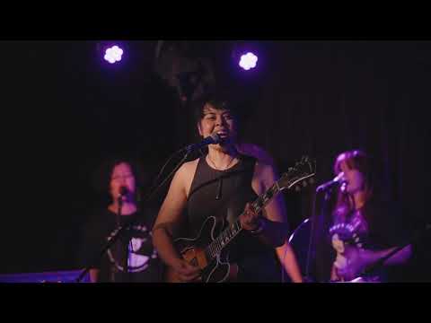 Karen Lee Andrews - Digging up graves. Live from The Great Club, Sydney Australia.