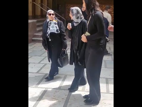 انهيار أسرة نجم الزمالك محمود حسانين أثناء صلاة الجنازة.. ومحمود أبو رجيلة أول الحضور