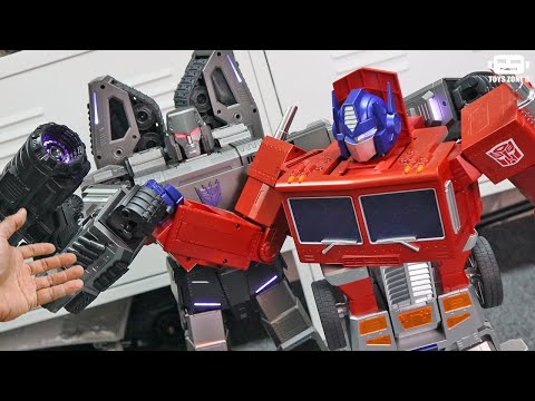 Robosen -Auto Transforming Megatron VS Optimus Prime