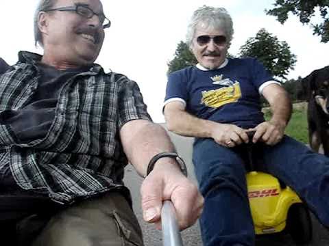 Ulrich und Karl trainieren für das 6. Forchheimer BobbyCar-Rennen