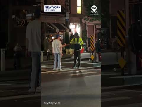 Knicks fans help NYC sanitation workers clean up after NBA title win