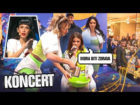 PEVAM KONSTRAKTU NA KONCERTU *ljudi u šoku*