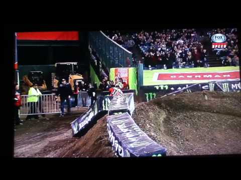 Supercross 2013 Anaheim Round 1 - Ryan Villopoto Crash Over the bars!