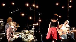 Seasick Steve w/ Paloma Faith - Happy Man (Hammersmith Apollo 20/10/11)