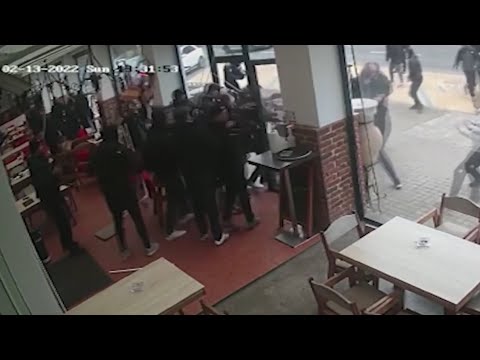 Fanii s-au bătut la Arad. Dinamoviştii, atacaţi de suporterii UTA-ei