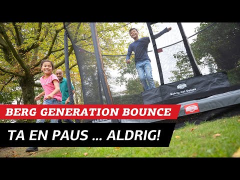 Njut av stunderna tillsammans på en BERG Studsmatta (SE)