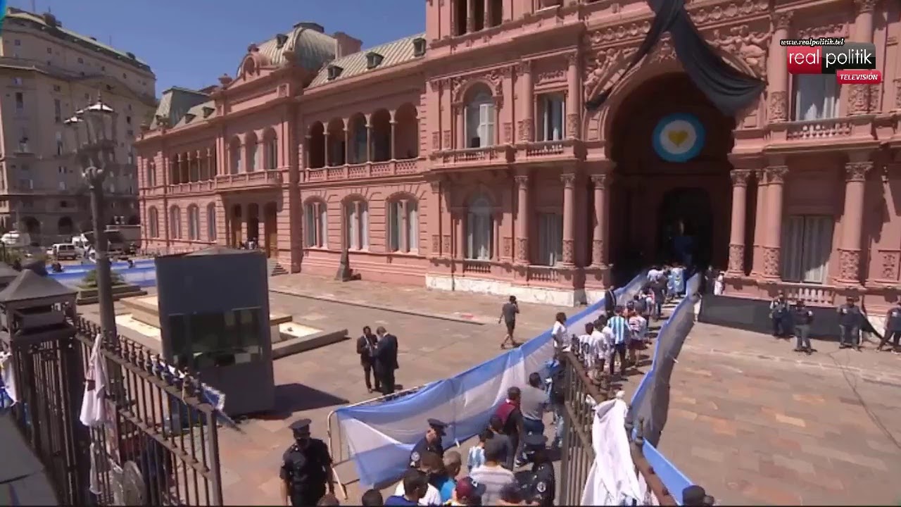 Maradona recibe el último adiós en Casa Rosada