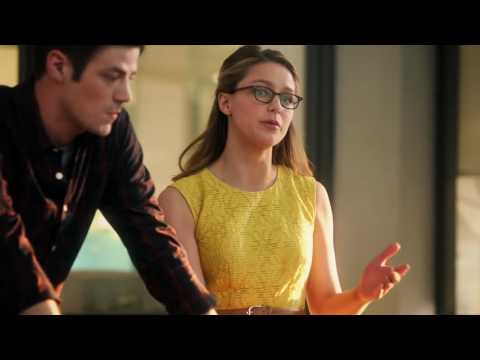 Supergirl 1x18 Barry aconseja a Kara Latino