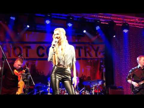 AINE CREHAN LIVE AT HOT COUNTRY AWARDS IN MULLINGAR