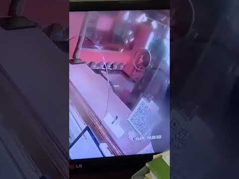 Una familia denuncia que un hombre presuntamente sustrajo el teléfono de una menor
