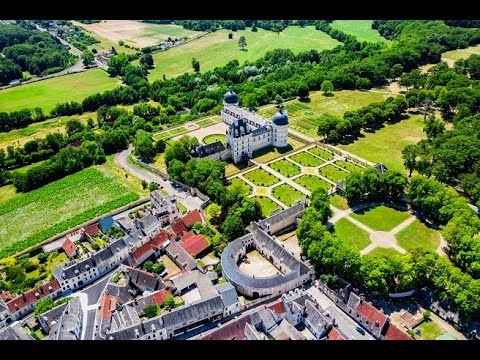 image-Where is the Chateau de Valençay located?