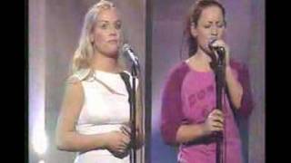 Nylon Beat - Right Here Waiting (live @ Mankeli)