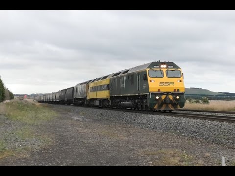 SSR Allied Mills grain train in Victoria - RL307, CLF1 & RL301 powering up Beveridge bank 14/5/2022