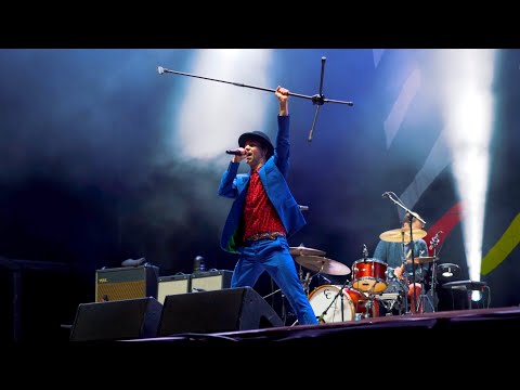 Maximo Park - Girls Who Play Guitar (2020 Unity Arena Newcastle)