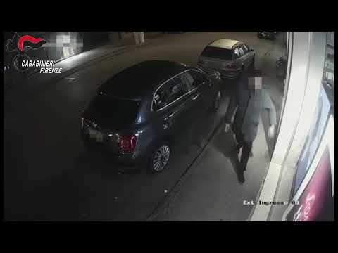 Spaccate nei saloni di bellezza a Empoli, le immagini della videosorveglianza