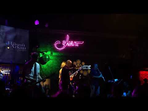 Hüsnü Arkan ve Eylem Atmaca- Sigaramın dumanına sarsam