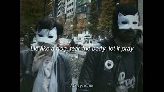 Crystal Castles - XXZXCUZX ME ( lyrics )