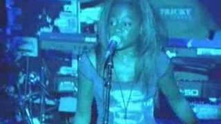 Tricky - Lyrics Of Fury (Rakim Cover) (Live NY 091699)4of15