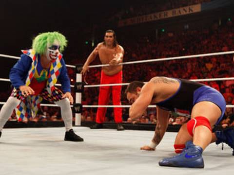 Raw: The Santino Bunch vs. The Regal Bunch