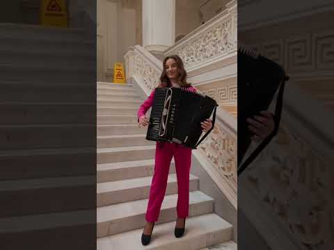 Reghina Alexandrina la X Factor, cântă la acordeon🎶🪗