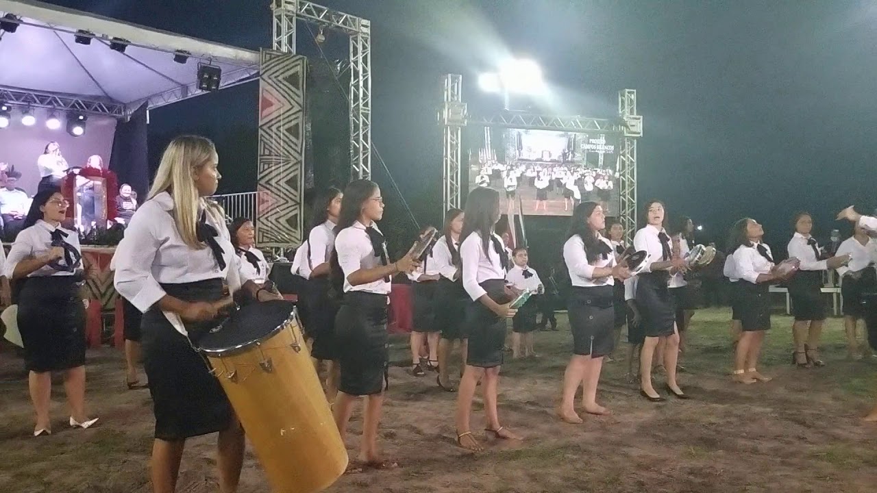 Banda Cântico de Miriam louvando no congresso de missões do Projeto Campos Brancos.