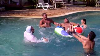 preview picture of video 'Una tarde de piscina con Los Primos Valencia'