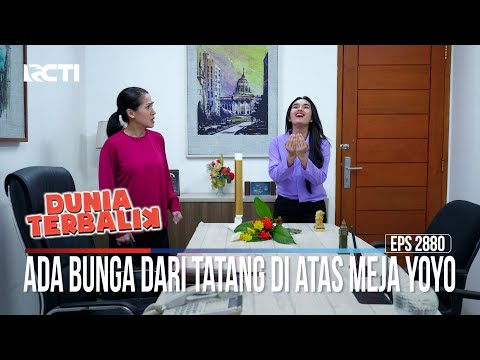 Ada Bunga Dari Tatang Di Atas Meja Yoyo - Dunia Terbalik