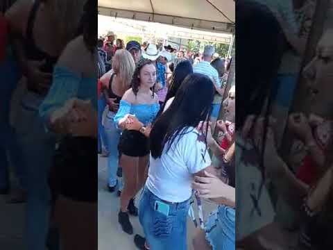 LEANDRO E GABRIEL - CHORANDO SE FOI (LAMBADA) - AO VIVO EM COLATINA