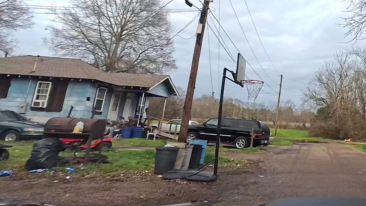 LAUREL MISSISSIPPI HOODS / HOME OF HGTV'S HIT SERIES "HOME TOWN