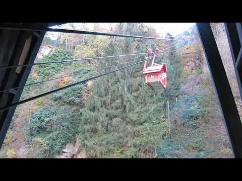 Luftseilbahn Erstfeld - Wilerli Schiffli kommt in die Talstation - cable car Switzerland