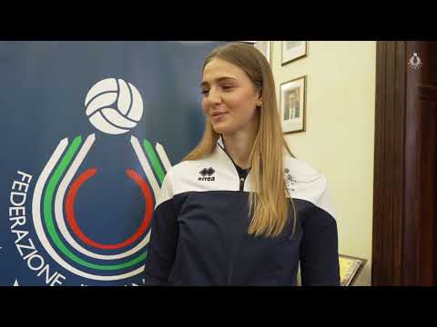 Stella Caruso al termine della presentazione della squadra