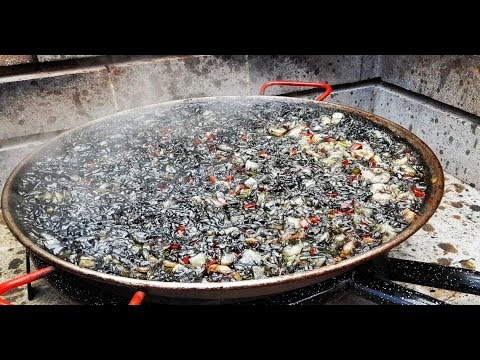Arroz Negro de Sepia y Gambas - Paella Negra