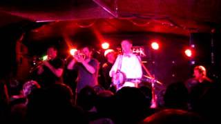 C.W. Stoneking & his Primitive Horn Orchestra "Rich Man's Blues" 18 febrero 2012 Barcelona Sidecar