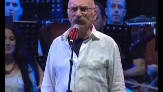 Tuncel Kurtiz - Geçit Yok (Grup Yorum&#39;un 25. Yıl İnönü Stadı 55 Bin kişilik Konserinden... )