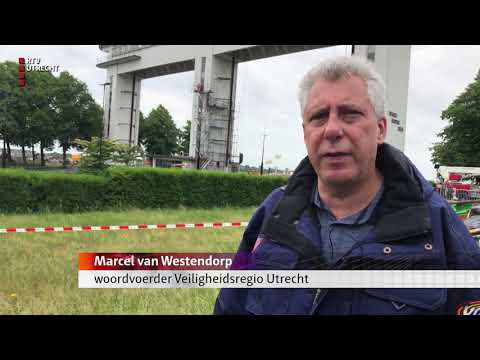 Brandweer bevrijdt slachtoffers uit Prinses Beatrixsluis Nieuwegein [RTV Utrecht]