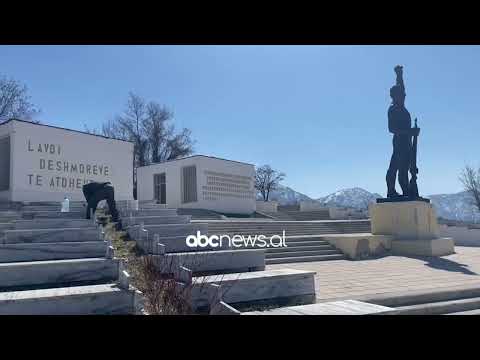Dëmtohet Varrezat e Dëshmorëve në Korçë | ABC News Albania