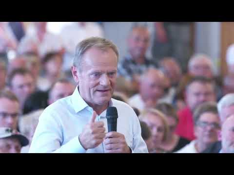 Donald Tusk zapowiada audyt CPK i broni lokalnych lotnisk