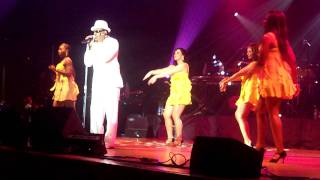 Charlie Wilson Performs Magic Live