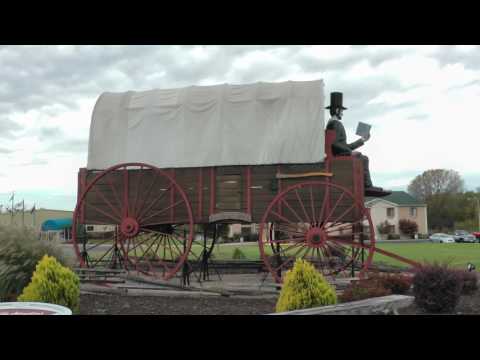 world's largest covered wagon (the Railsplitter) in Lincoln, Illinois